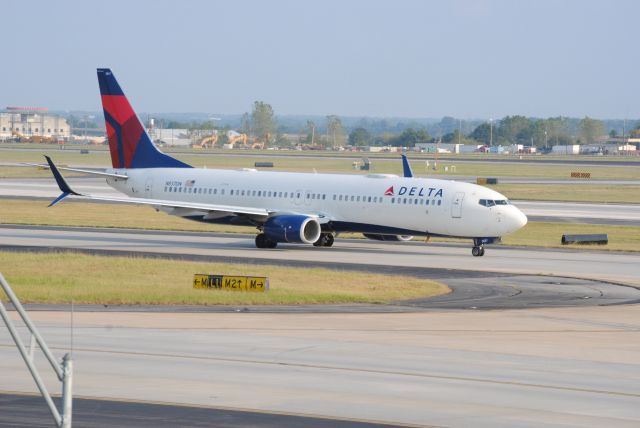 Boeing 737-900 (N837DN) - Standing at the south parking garage at the top. Nice little 737-900 comes taxi-ing by. Beautiful split winglets as well. 