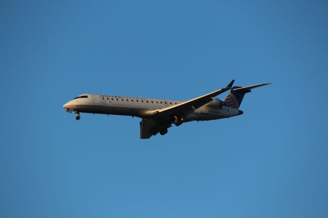 Canadair Regional Jet CRJ-700 (N158GJ) - Landing 28C