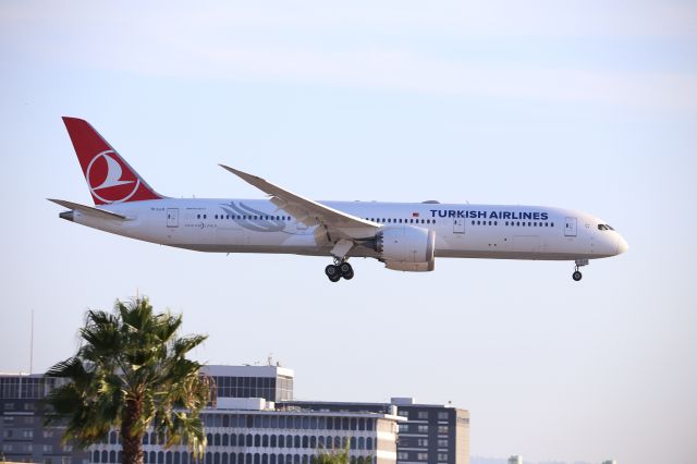Boeing 787-9 Dreamliner (TC-LLO)