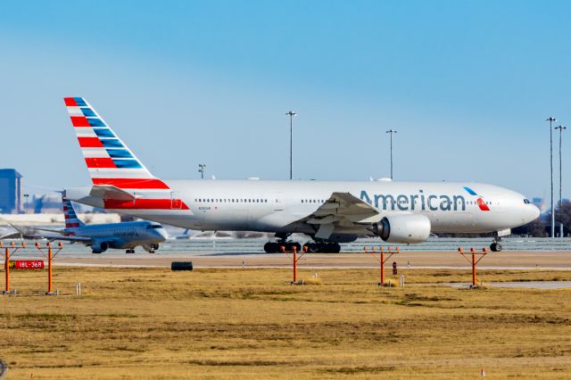 Boeing 777-200 (N760AN) - American Airlines 777-200 taking off at DFW on 12/25/22. Taken with a Canon R7 and Tamron 70-200 G2 lens.