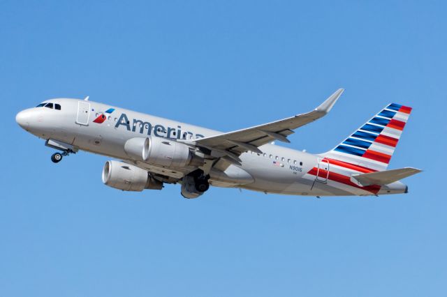Airbus A319 (N9016)