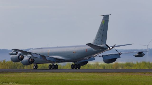 Boeing C-135B Stratolifter (F-UKCL)