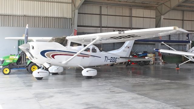 Cessna 206 Stationair (TI-BBE)