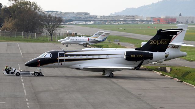 Embraer Legacy 550 (9H-LPZ)