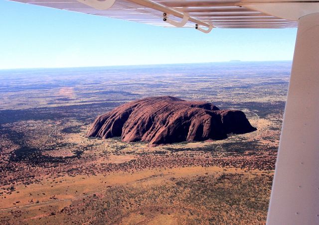 AEROPRAKT A-32 Vixxen (23-8770) - Ayres Rock from the Vixxen July 2017