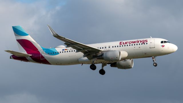 Airbus A320 (D-AEWQ)