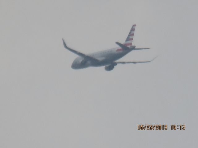 Embraer 175 (N251NN)