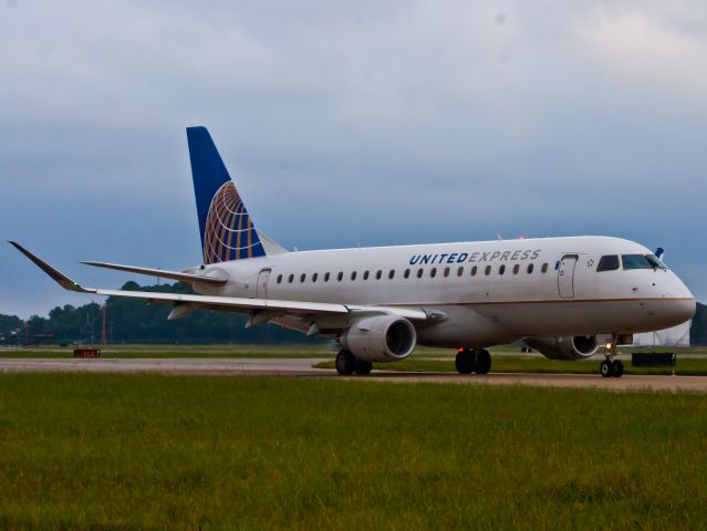 Embraer 175 (N87306)