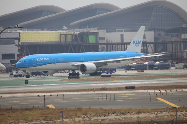 BOEING 777-300ER (PH-BVB)