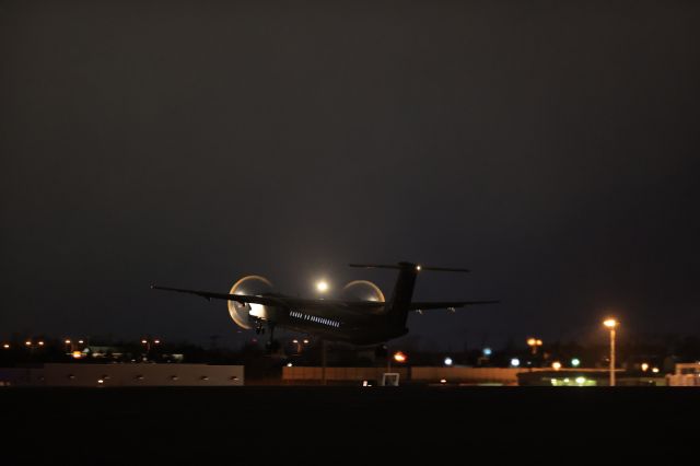 de Havilland Dash 8-400 (JA855A) - December 28th 2021:HKD-CTS.