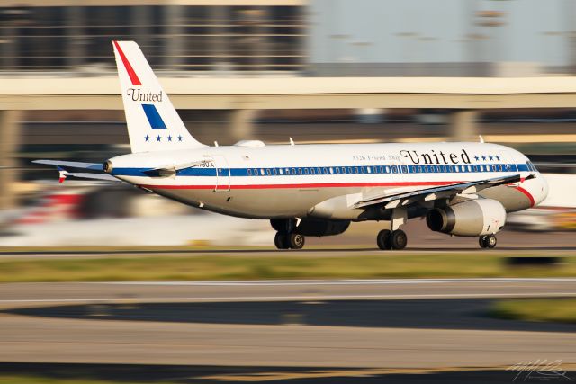 Airbus A320 (N475UA) - UAL retro livery