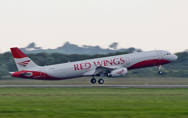 Airbus A321 (VP-BRQ) - red wings a321-231 vp-brq dep shannon 5/6/18.