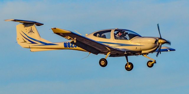 Diamond Star (N825US) - N825US Diamond DA40 Diamond Star s/n 40.825 - North Las Vegas Airport  KVGTbr /Photo: TDelCorobr /December 29, 2023