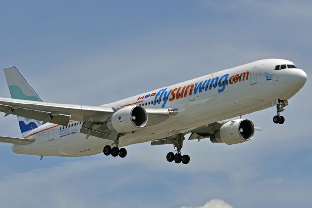 BOEING 767-300 (CS-TFT)