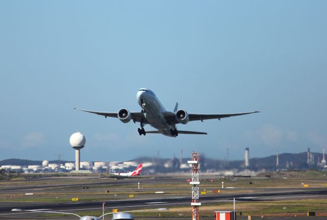 Boeing 777-200 (C-FNNH)