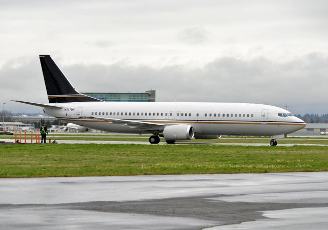 BOEING 737-400 (N737DX) - Operating as sports charter for Flair Air to carry the Vancouver Canuck NHL ice hockey team. March 2013