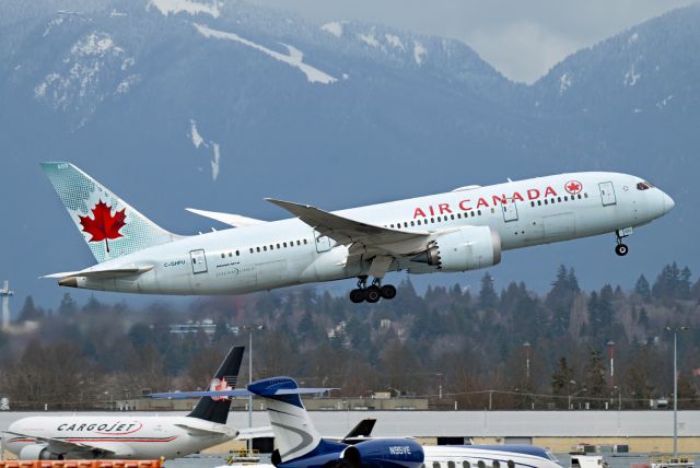 Boeing 787-8 (C-GHPU)