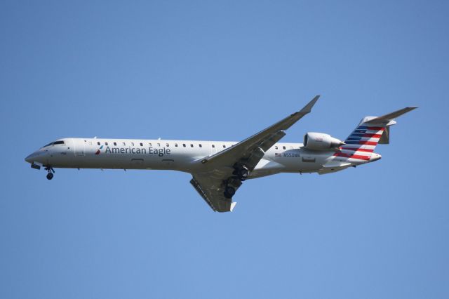 Canadair Regional Jet CRJ-900 (N550NN) - American Flight 5139 operated by PSA (N550NN) arrives at Sarasota-Bradenton International Airport following flight from Charlotte-Douglas International Airport