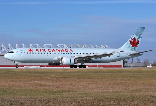 BOEING 767-300 (C-FCAF)