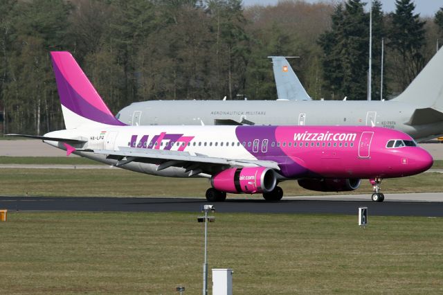Airbus A320 (HA-LPQ)