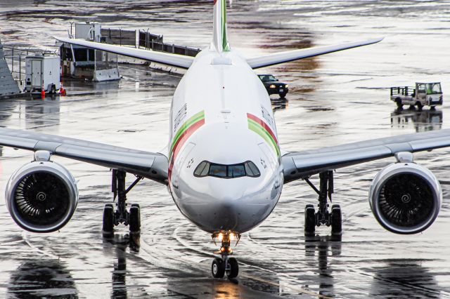 Airbus A330-900 (CS-TUP)