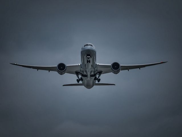 Boeing 787-8 —
