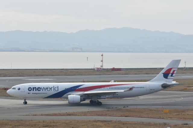 Airbus A330-300 (9M-MTE) - one world