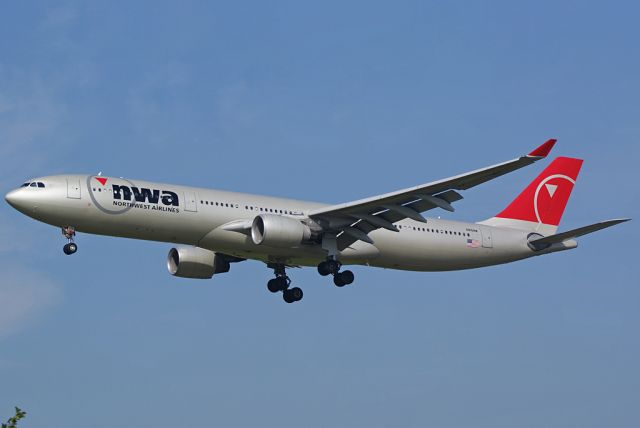 Airbus A330-300 (N816NW)