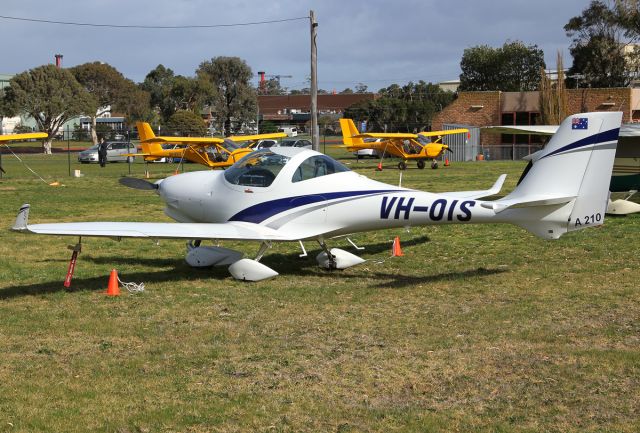 AQUILA A-210 (VH-OIS)