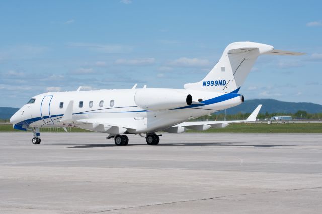 Bombardier Challenger 300 (N999ND)