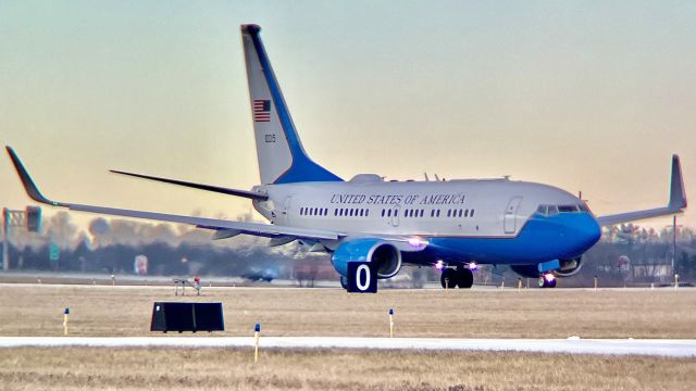 Boeing 737-700 (01-0015) - 01-0015 heading back to DC with the FLOTUS and U.S. Deputy Secretaries of Energy & Labor’s onboard after their appearance at Ivy Tech’s Valparaiso campus.br /br /This aircraft is a 2001 Boeing C-40B (737-7DM(WL)BBJ), SN 32916, owned/operated by the United States Air Force. 3/6/23. 