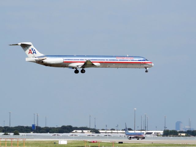 McDonnell Douglas MD-83 (N584AA) - Landing.