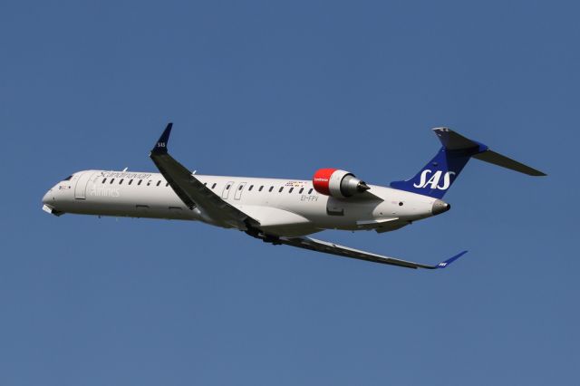 Canadair Regional Jet CRJ-900 (EI-FPV) - SAS540 on the way to CPH