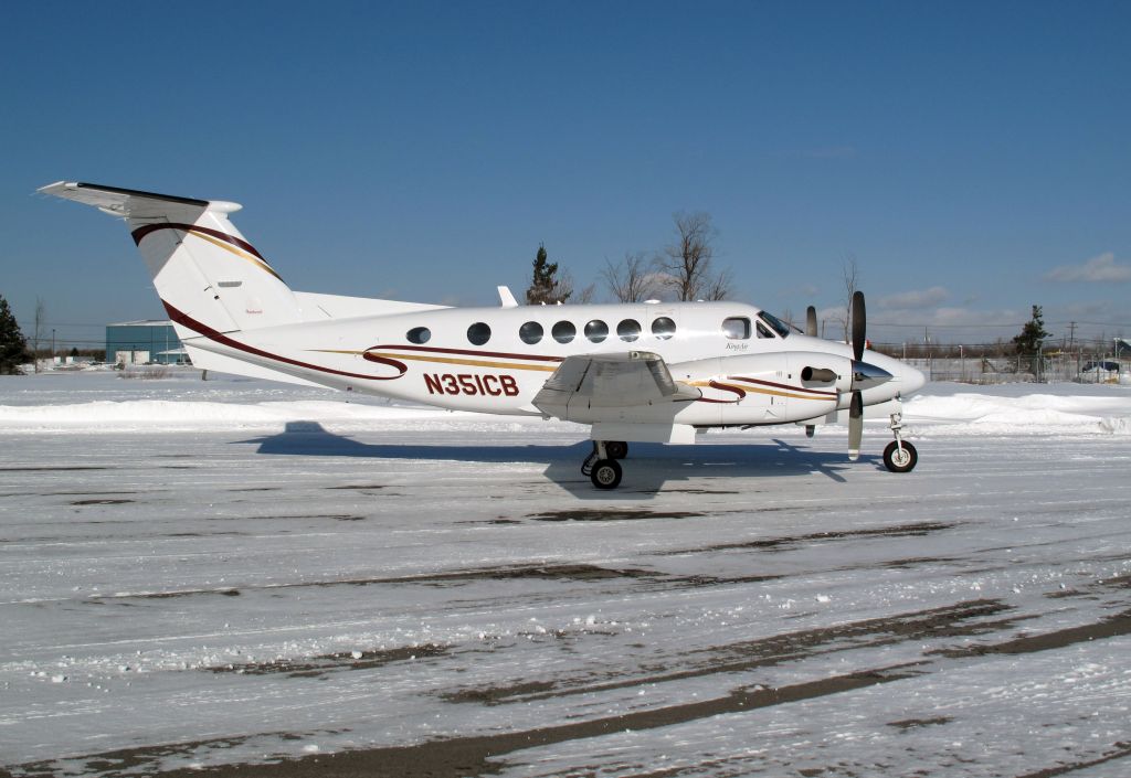 Beechcraft Super King Air 200 (N351CB) - The aircraft is managed by RELIANT AIR. RELIANT AIR offers the lowest fuel price ont he Danbury (KDXR) airport.