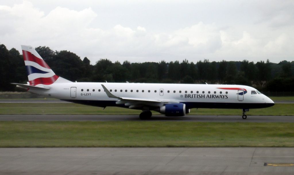 Embraer ERJ-190 (G-LCYT)