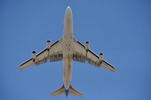 Boeing 747-200 (PH-BFE) - KLM Flt 691 off runway 26 at CYYR