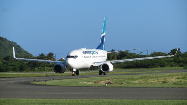 Boeing 737-700 (C-FEWJ)