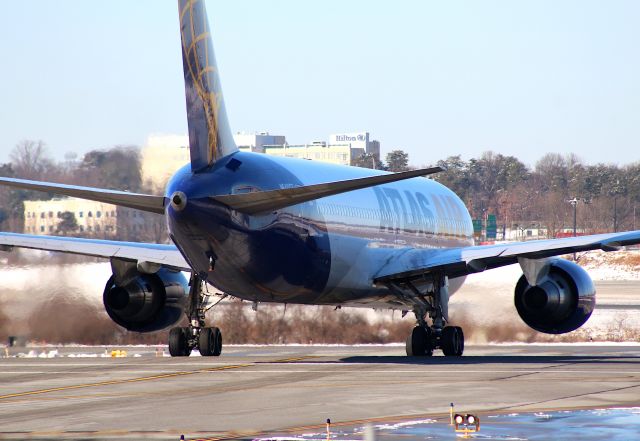 BOEING 767-300 (N640GT)