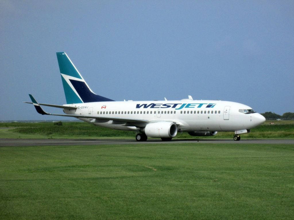 Boeing 737-700 (C-GSWJ)