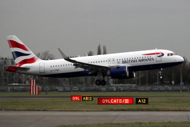 Airbus A320neo (G-TTNG) - On short finals for rwy 09L on 18-Dec-18 operating flight BAW869 from LHBP.