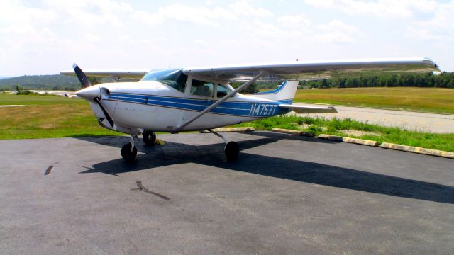 Cessna Skylane (N4757T)