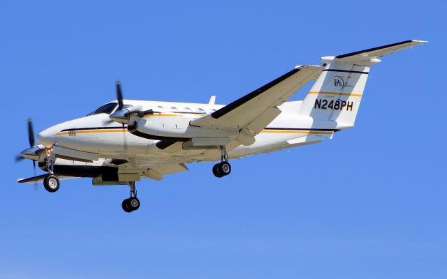 Beechcraft Super King Air 200 (N248PH)