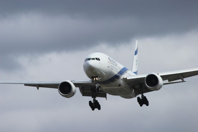 Boeing 777-200 (4X-ECC)