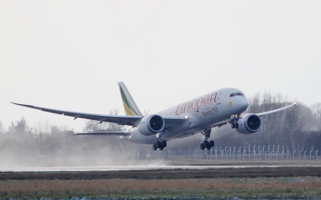 Boeing 787-8 (ET-AOQ) - ethiopian b787-8 et-aoq dep shannon for dublin 28/2/18.