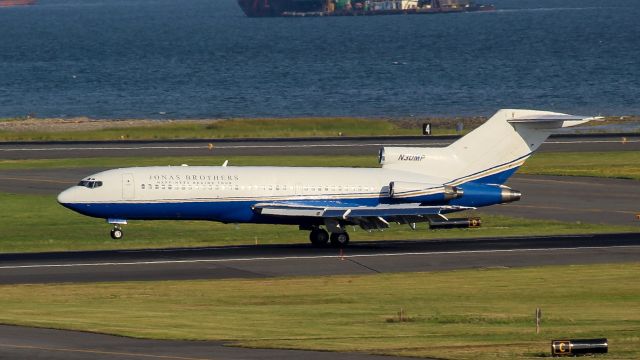 Boeing 727-100 (N30MP) - Touchdown