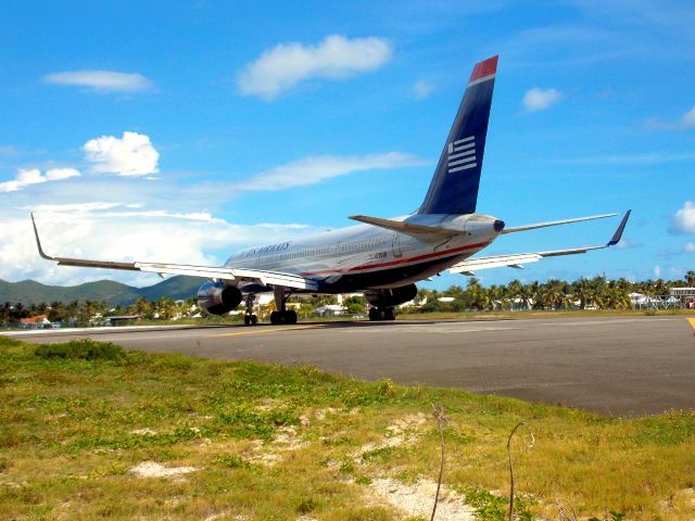 Boeing 757-200 (N935UW)