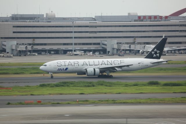 Boeing 777-200 (JA712A)