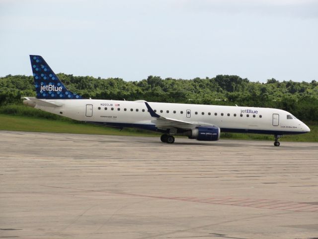 Embraer ERJ-190 (N203JB)