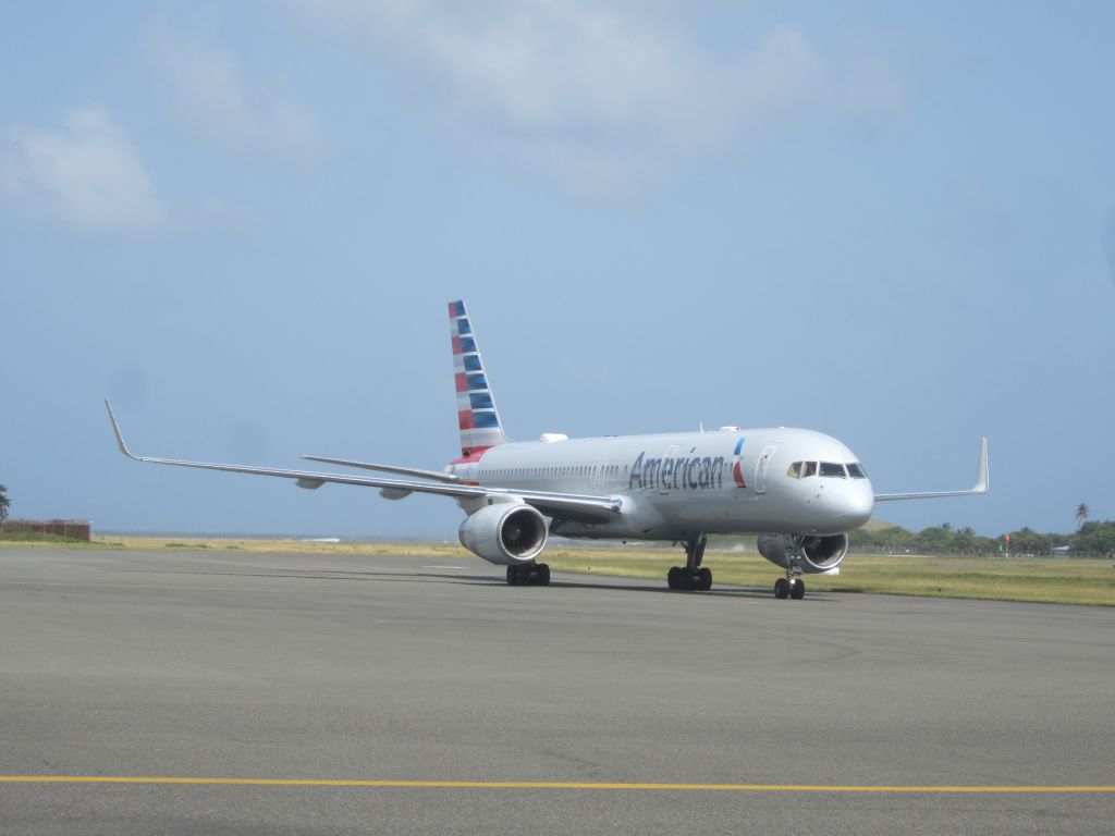 Boeing 757-200 (N185AN)