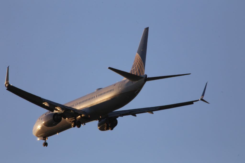 Boeing 737-900 (N68807)